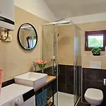 Bluemare B7 With Shared Pool Ližnjan