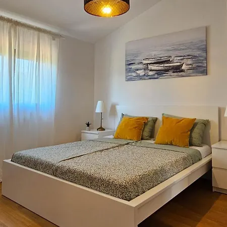 Apartment Bluemare B7 With Shared Pool Liznjan