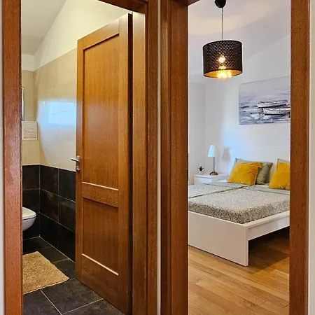 Apartment Bluemare B7 With Shared Pool Liznjan