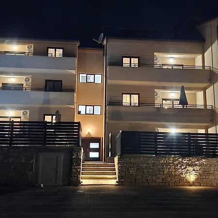 Bluemare B7 With Shared Pool 아파트 Ližnjan