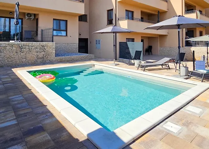 Bluemare B7 With Shared Pool Ližnjan