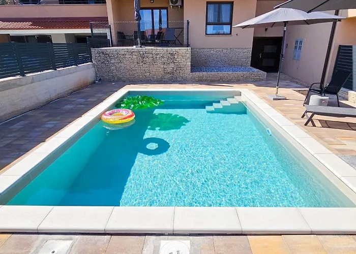 Bluemare B7 With Shared Pool Lejlighed *