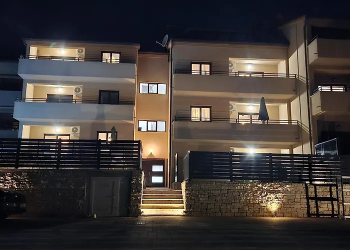 Bluemare B7 With Shared Pool 아파트 Ližnjan