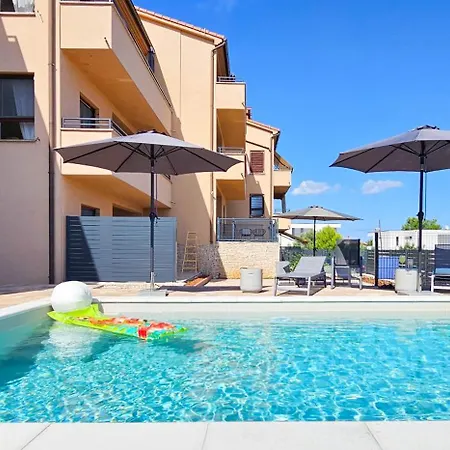 Apartmán Bluemare B7 With Shared Pool *