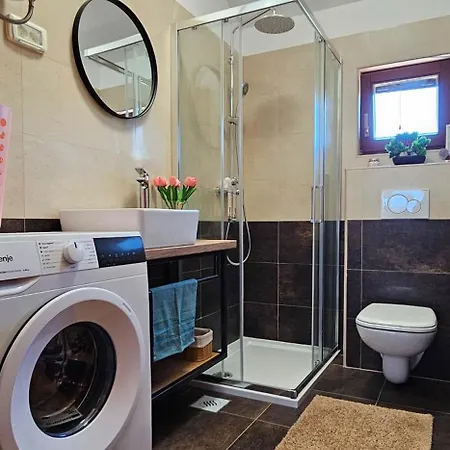 Bluemare B7 With Shared Pool * Ližnjan