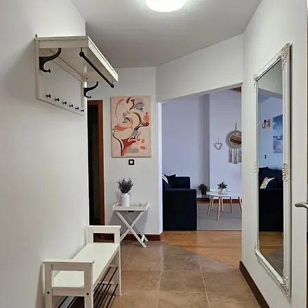 Bluemare B7 With Shared Pool Apartmán Ližnjan